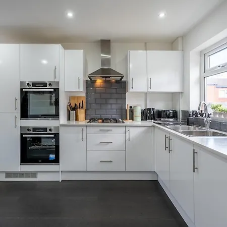 Modern 3br House Free Parking Sleeps 8 Leeds (West Yorkshire)