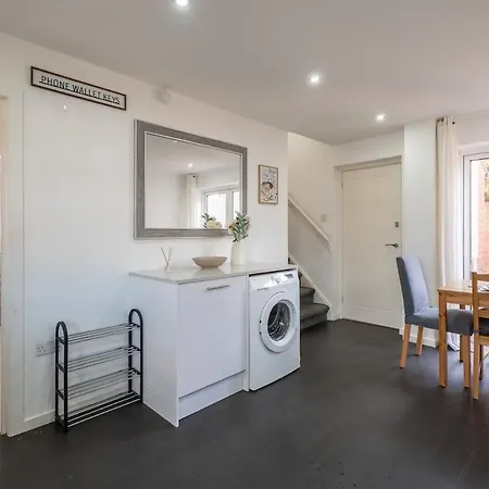 Modern 3br House Free Parking Sleeps 8 Leeds (West Yorkshire)
