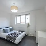 Holiday home Modern 3br House Free Parking Sleeps 8 *