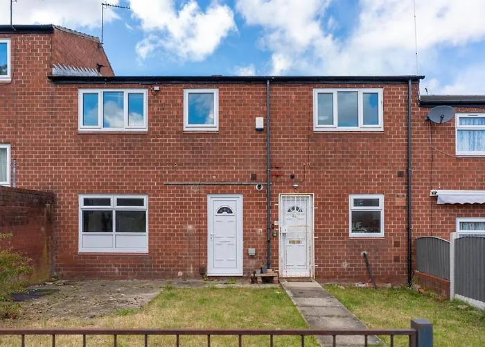 Comfortable 3-bedroom House, Sleeps 8 With Parking Leeds (West Yorkshire)